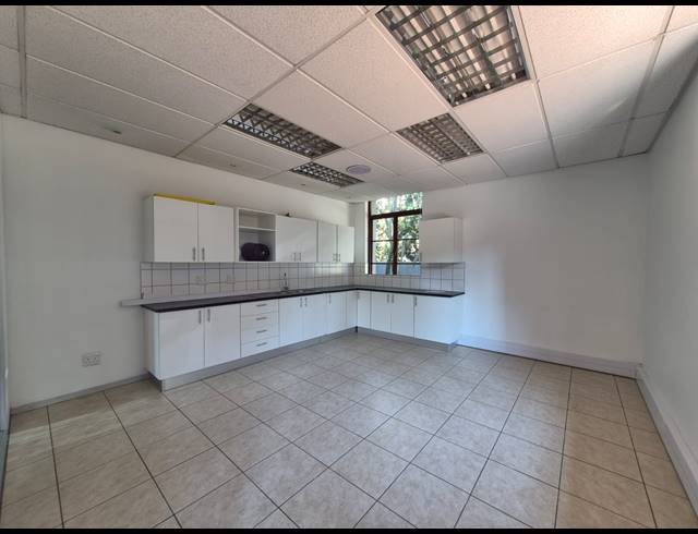 489M² OFFICE TO LET IN SANDTON CENTRAL